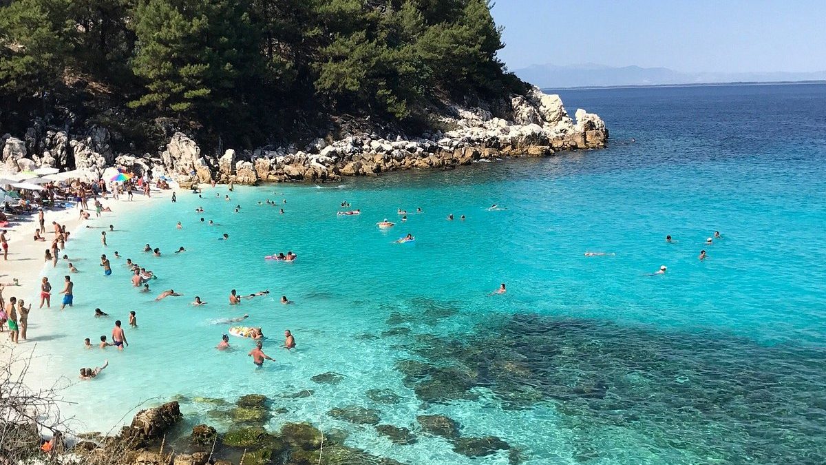 Relaxing in Trincomalee